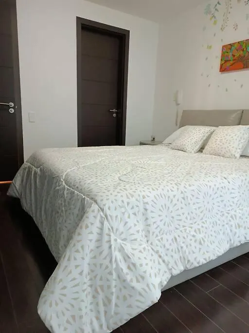 Hermoso Departamento En Quito La Carolina 0*,